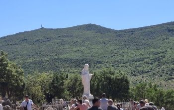 hill our lady statue