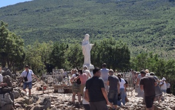 hill our lady statue