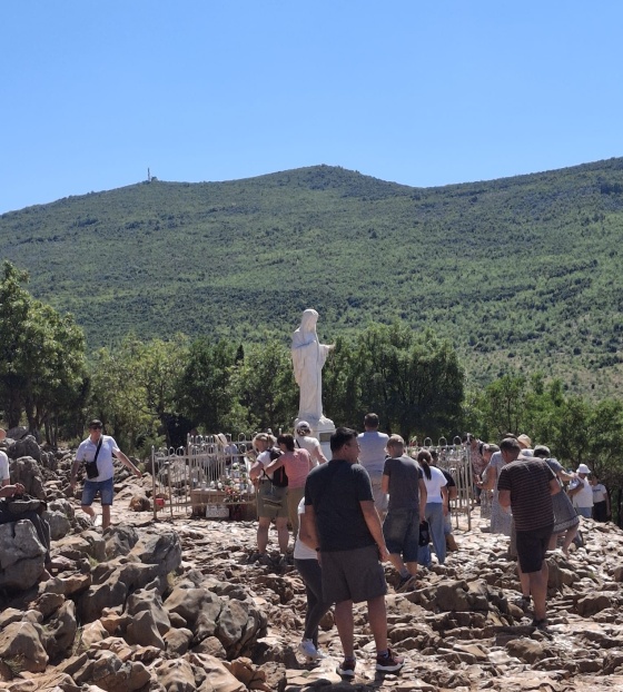 hill our lady statue