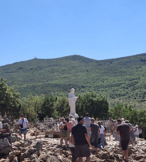 hill our lady statue